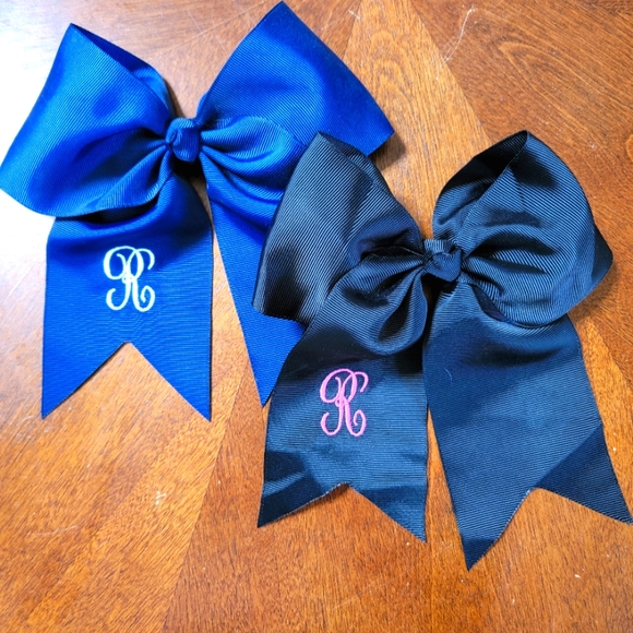 Hair Bows - Embroidered "R" - Picture 3 of 3